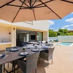 La Colline I Private Pool Oasis Near Old Town *